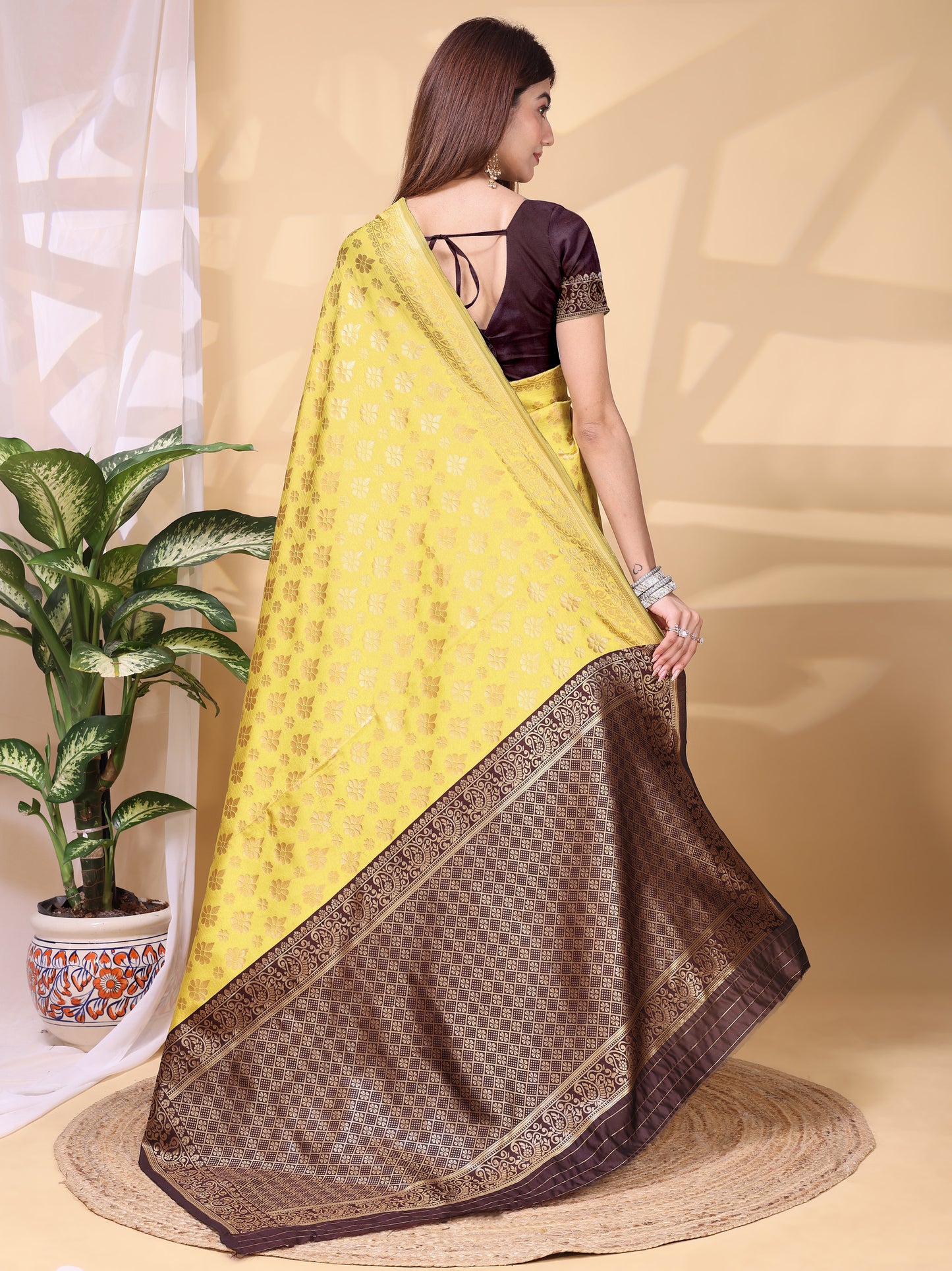 Catalog Designer Saree.