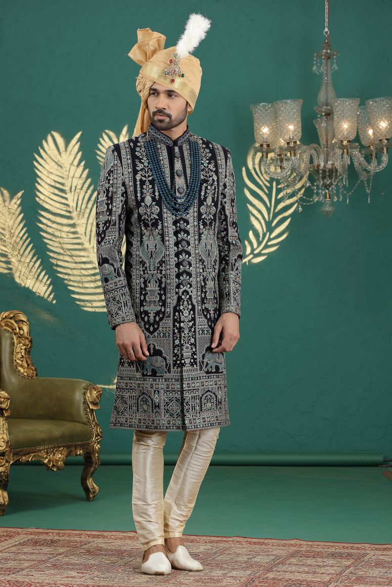 Traditional Indowestren Sherwani.