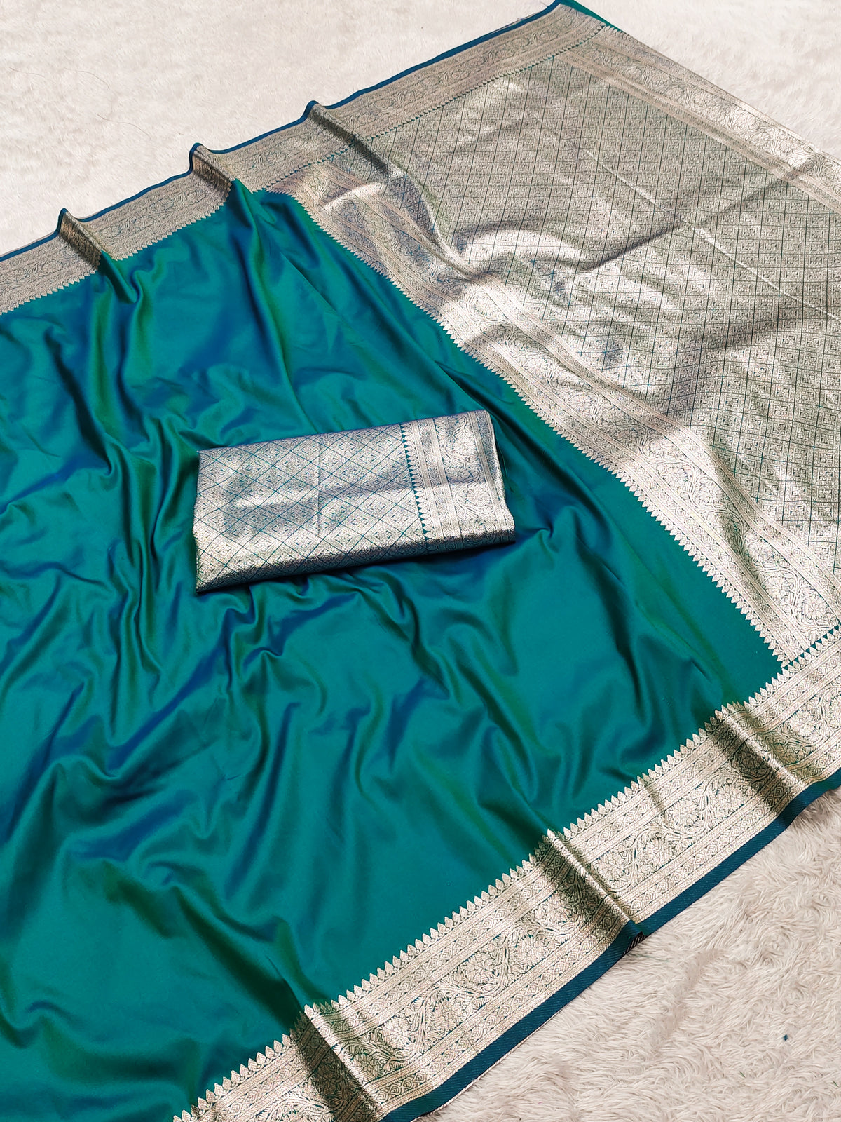 Catalogue Designer Silk Saree