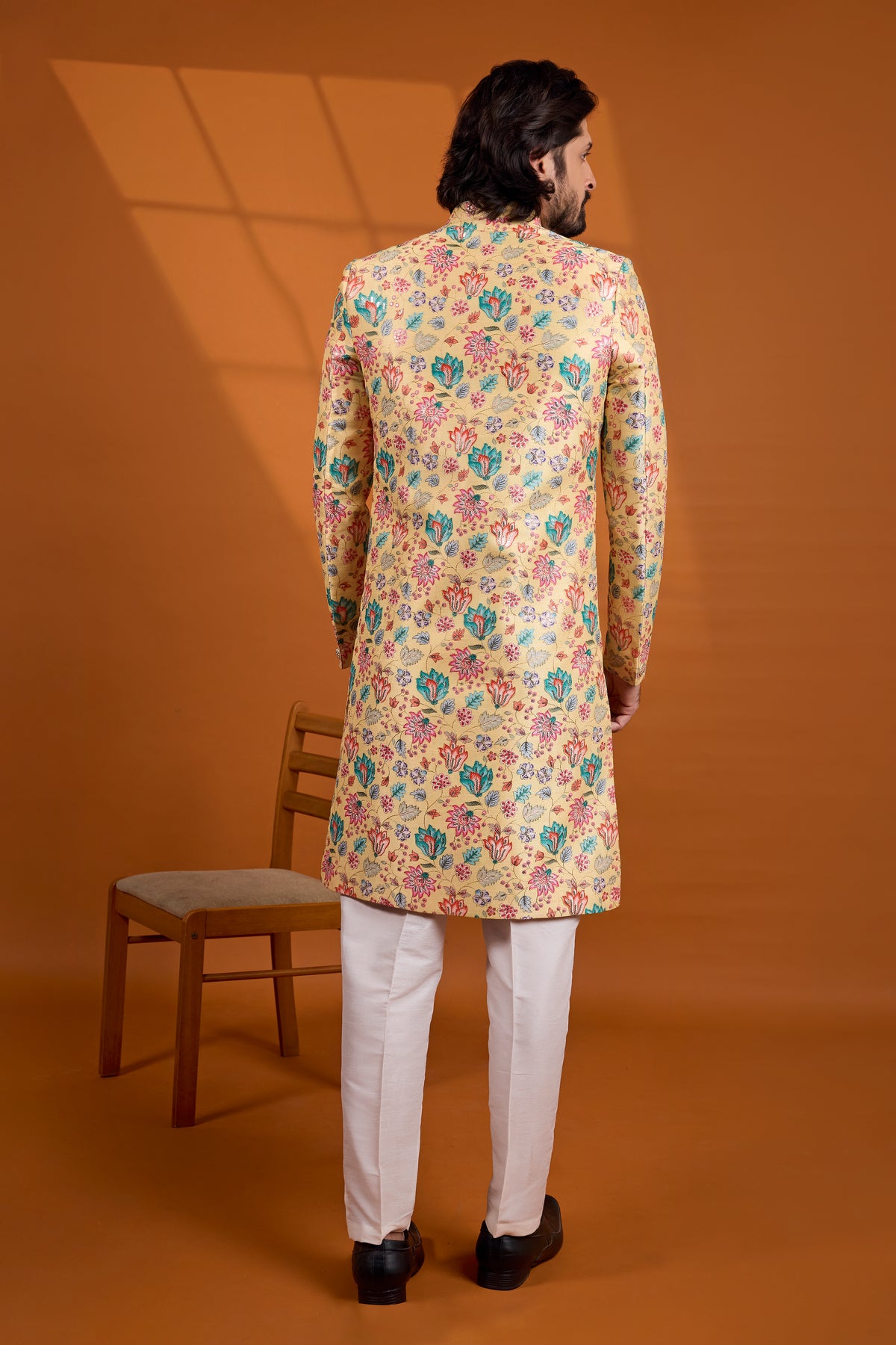 Traditional Indowestren Sherwani.