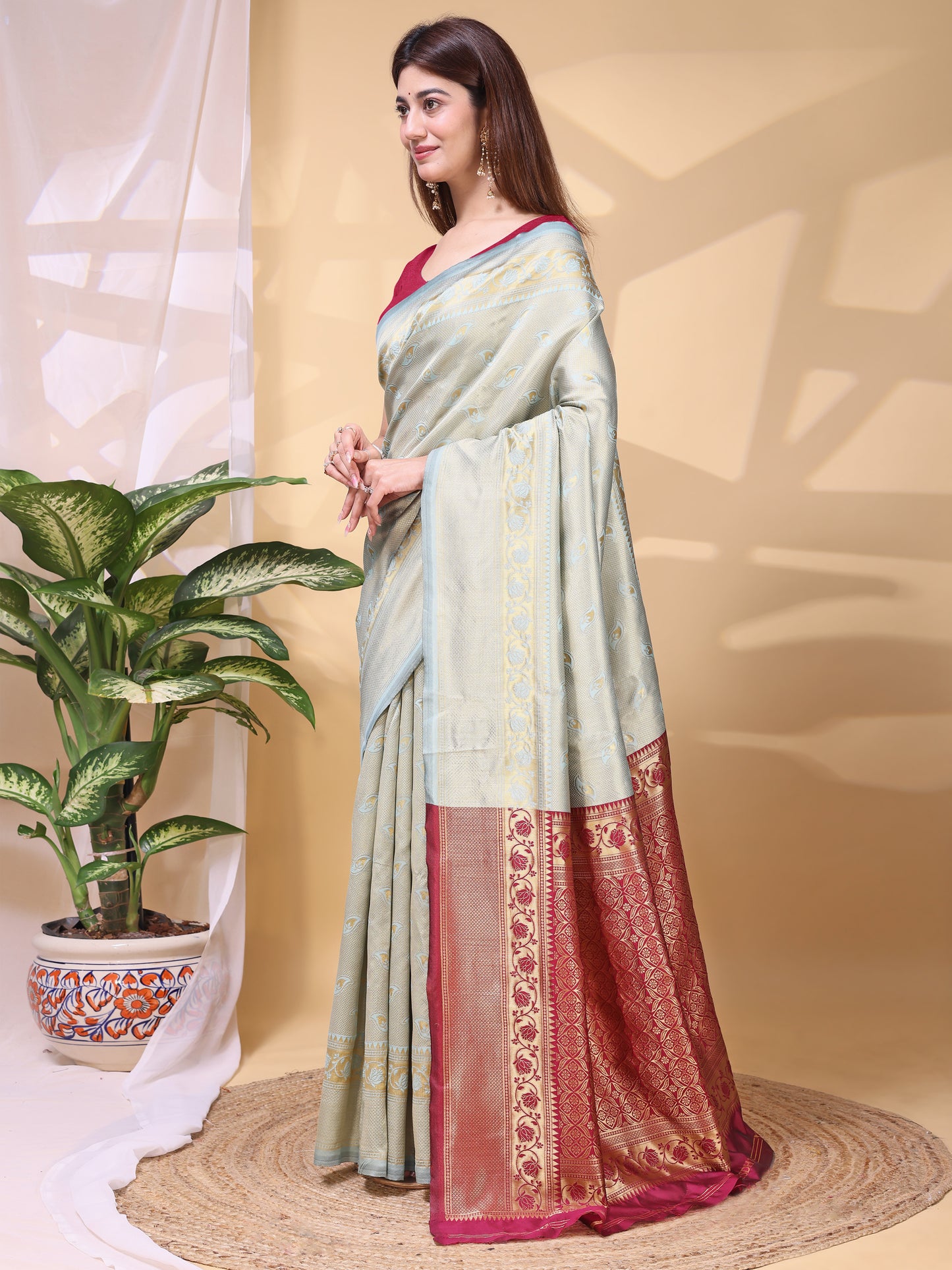 Catalog Designer Saree.