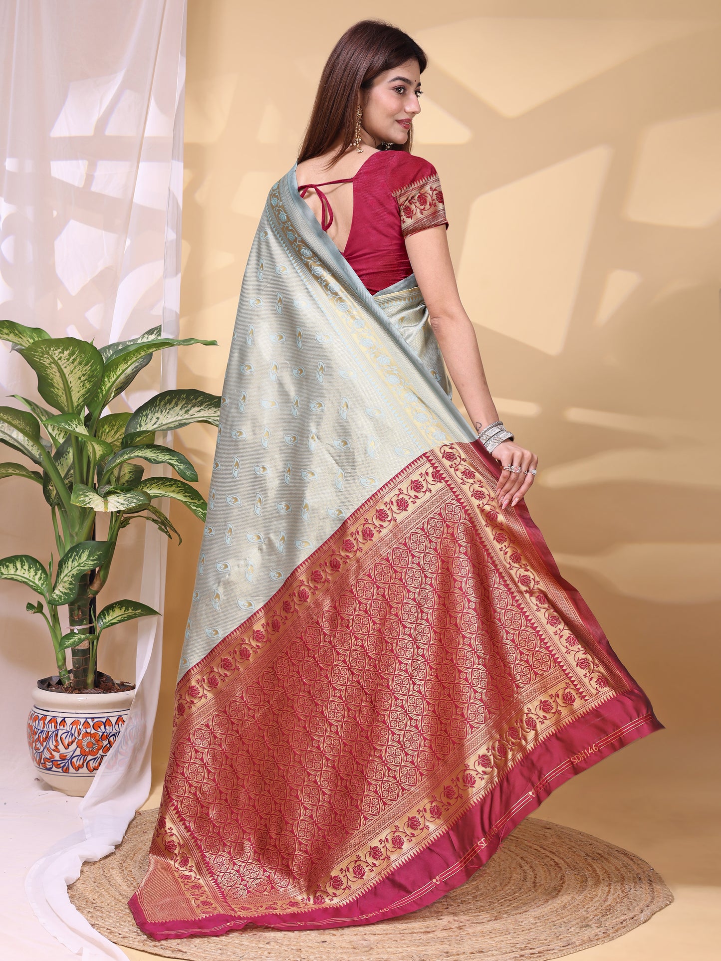 Catalog Designer Saree.