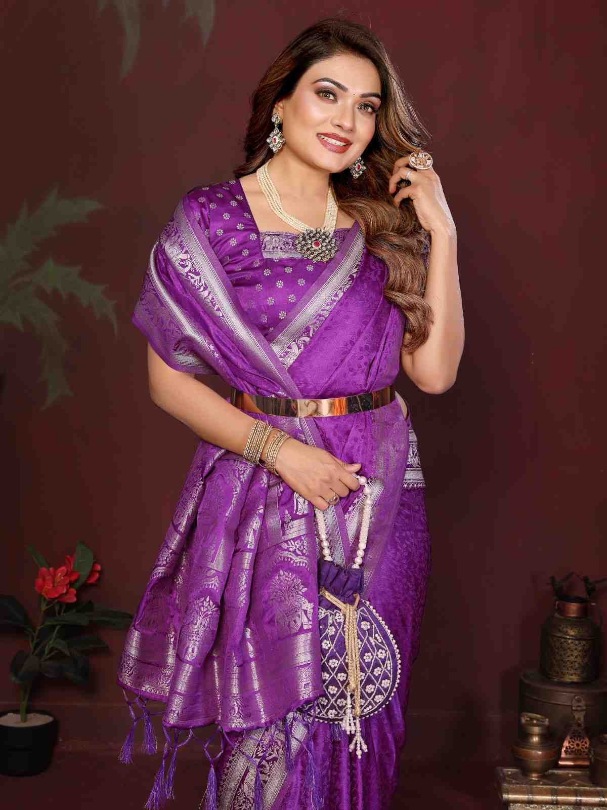 Catalog Designer Saree.