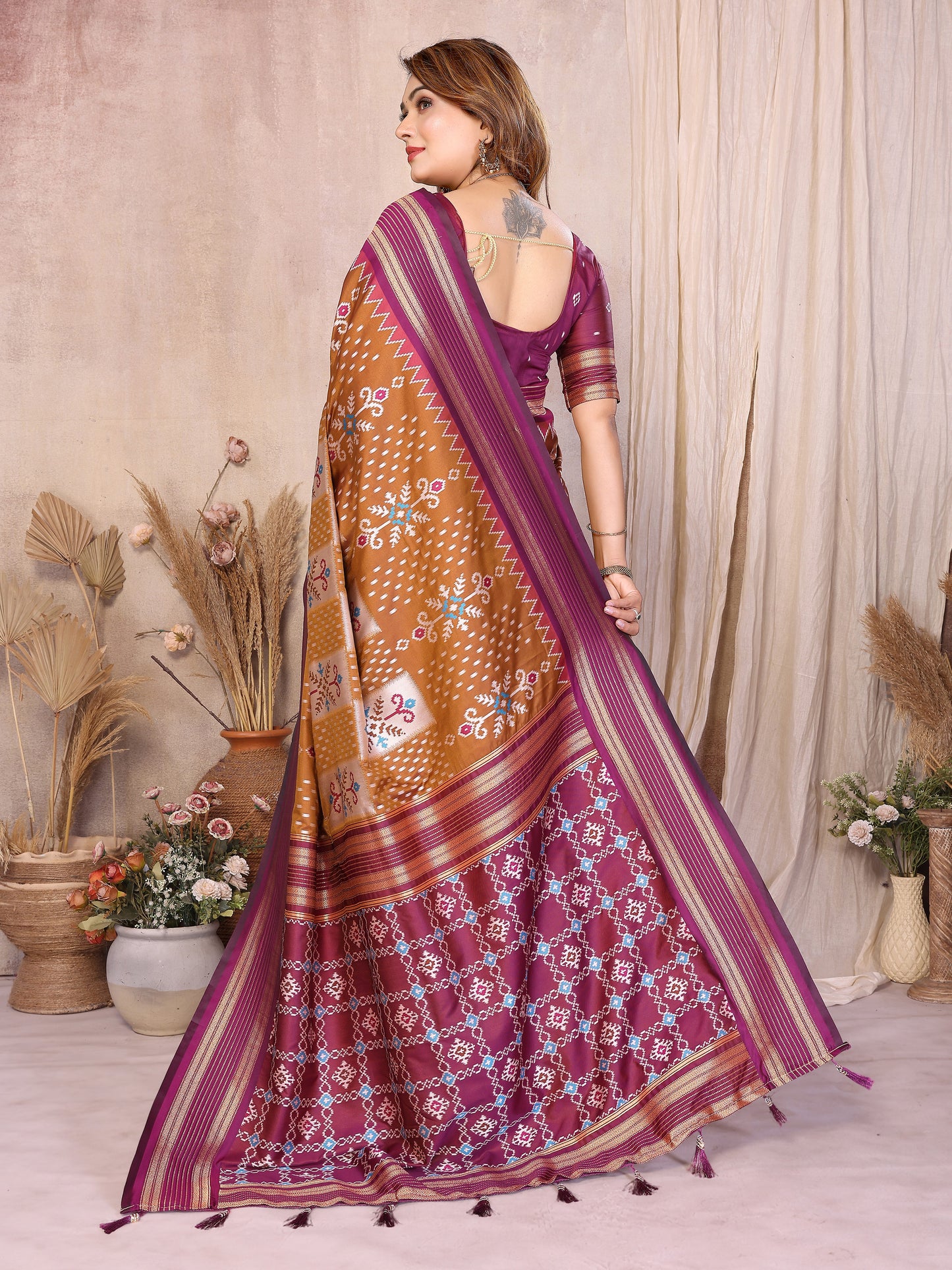 Catalog Designer Saree.