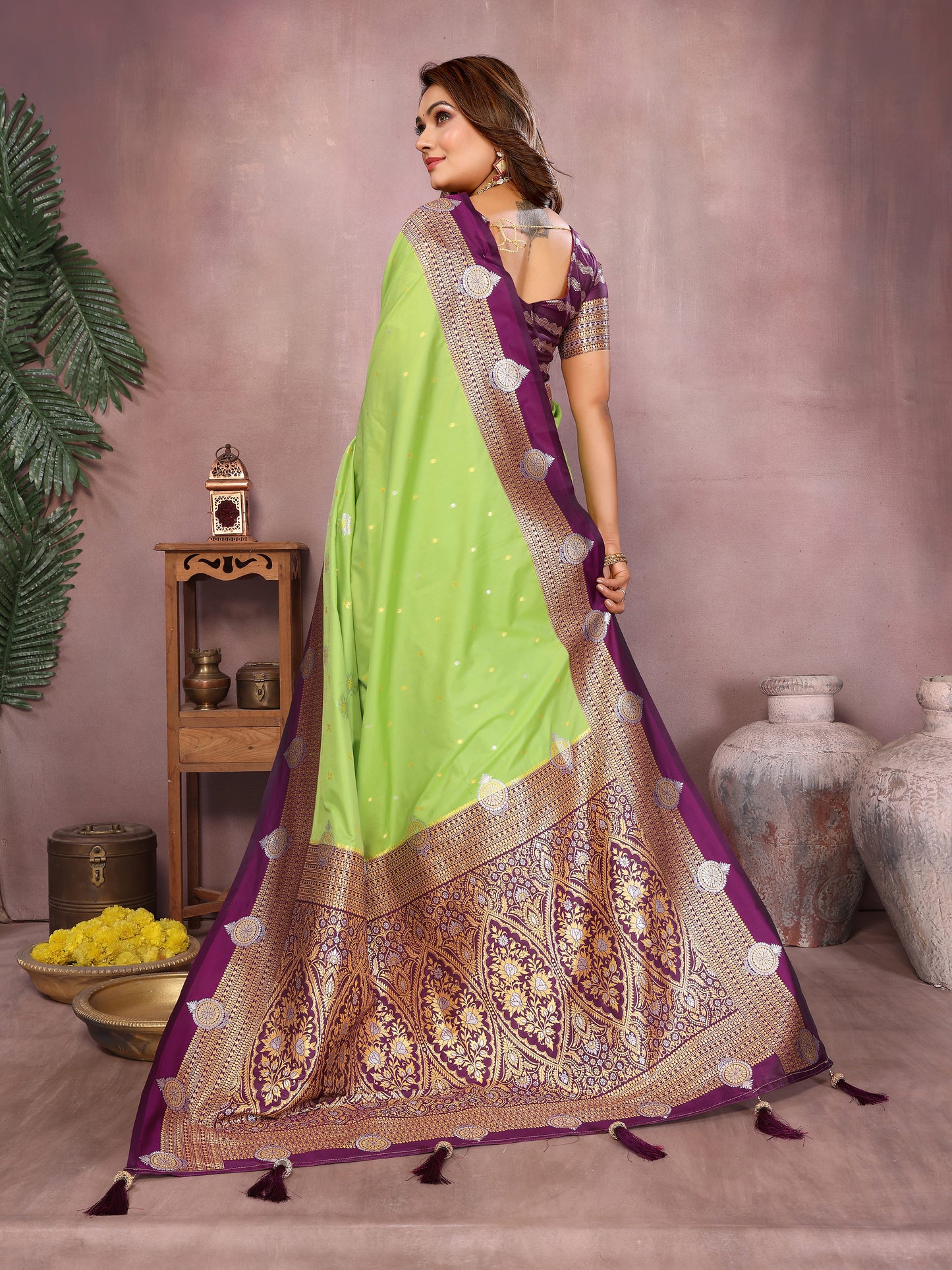 Catalog Designer Saree.