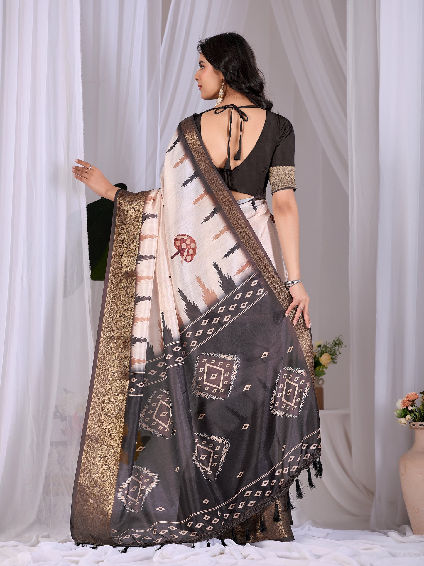 Catalog Designer Saree.