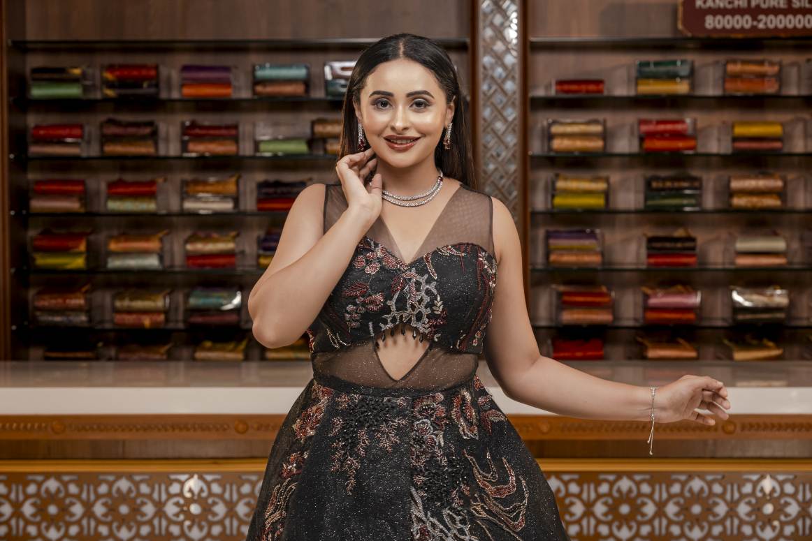 Latest ReadyMade Gowns.