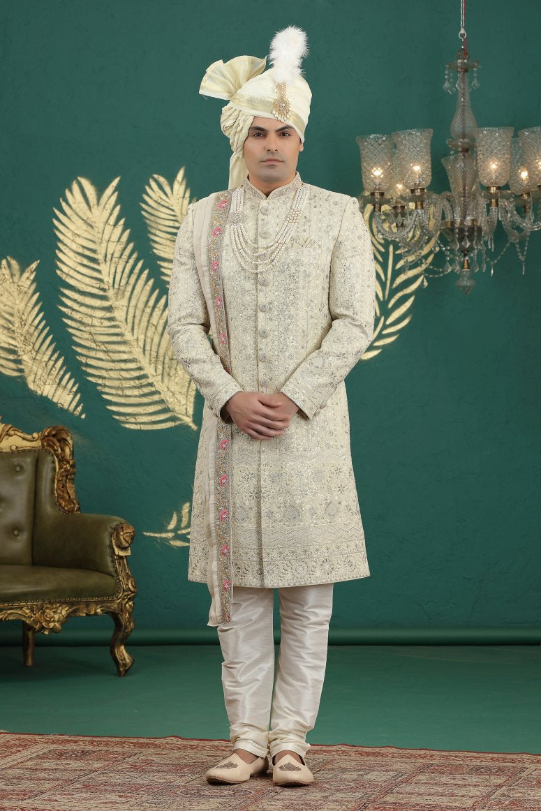 Traditional Indowestren Sherwani.