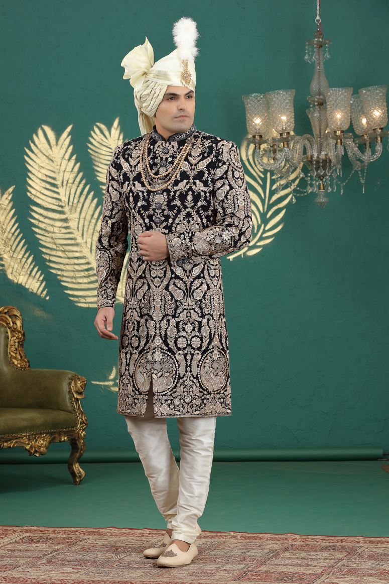 Traditional Indowestren Sherwani.