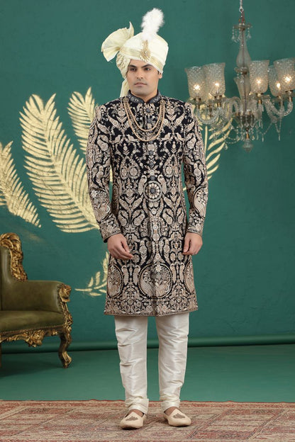Traditional Indowestren Sherwani.