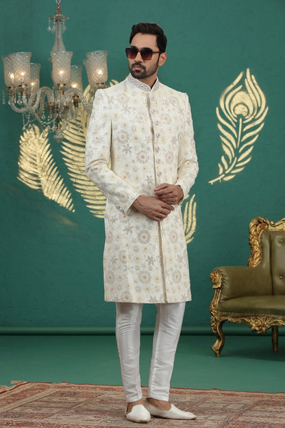 Traditional Indowestren Sherwani.