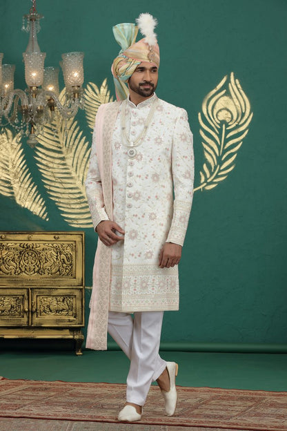 Traditional Indowestren Sherwani.