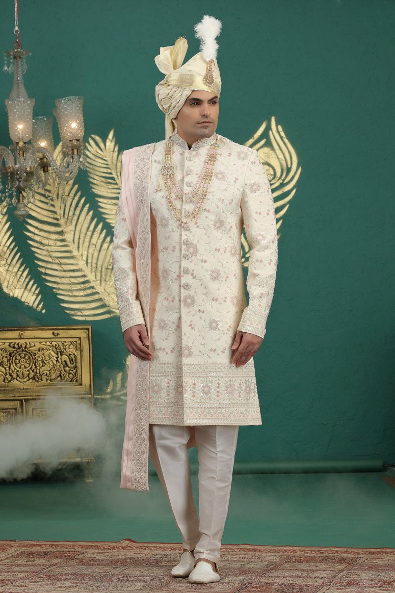 Traditional Indowestren Sherwani.