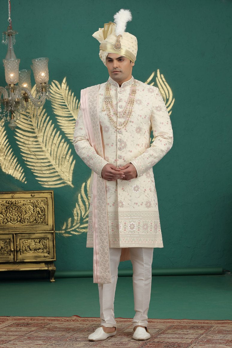 Traditional Indowestren Sherwani.