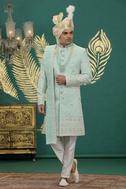 Traditional Indowestren Sherwani.