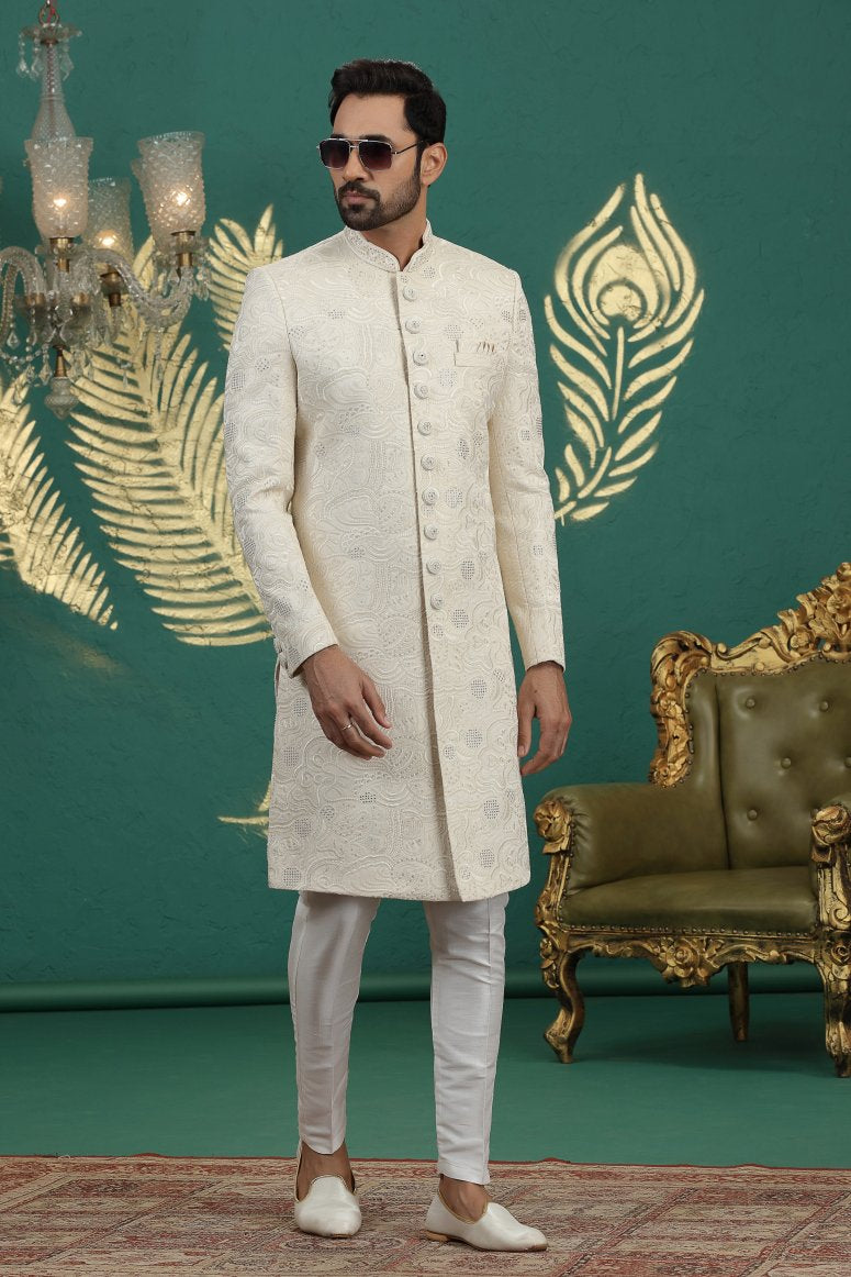 Traditional Indowestren Sherwani.