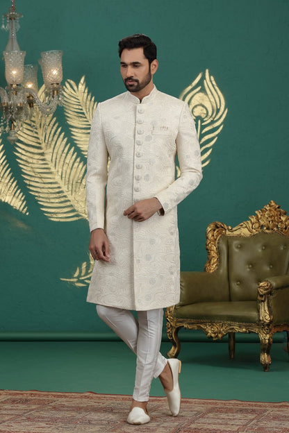 Traditional Indowestren Sherwani.