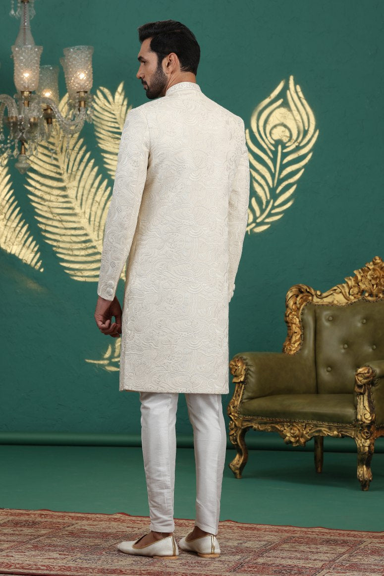 Traditional Indowestren Sherwani.