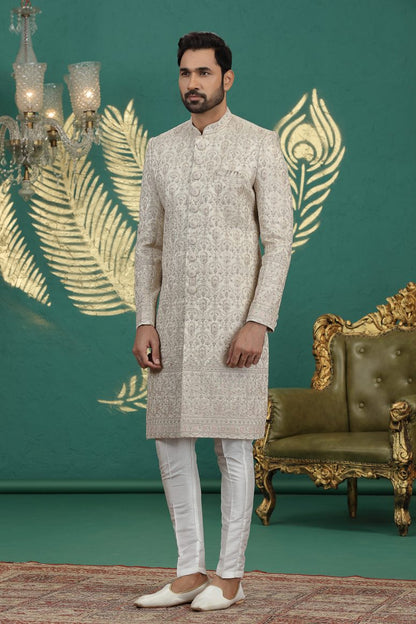 Traditional Indowestren Sherwani.