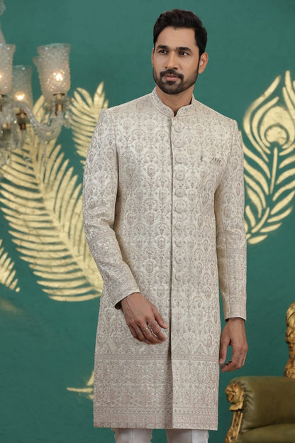 Traditional Indowestren Sherwani.