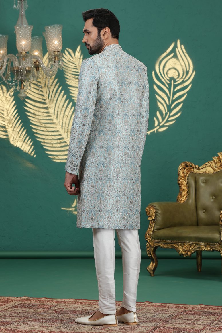 Traditional Indowestren Sherwani.