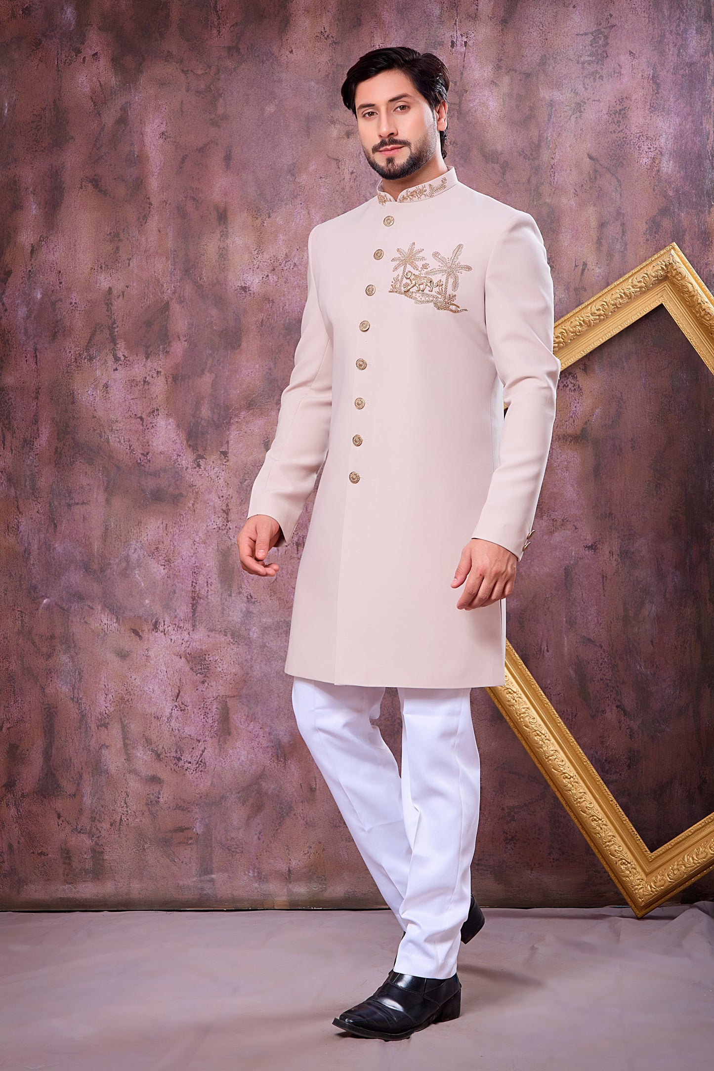 Traditional Indowestren Sherwani.
