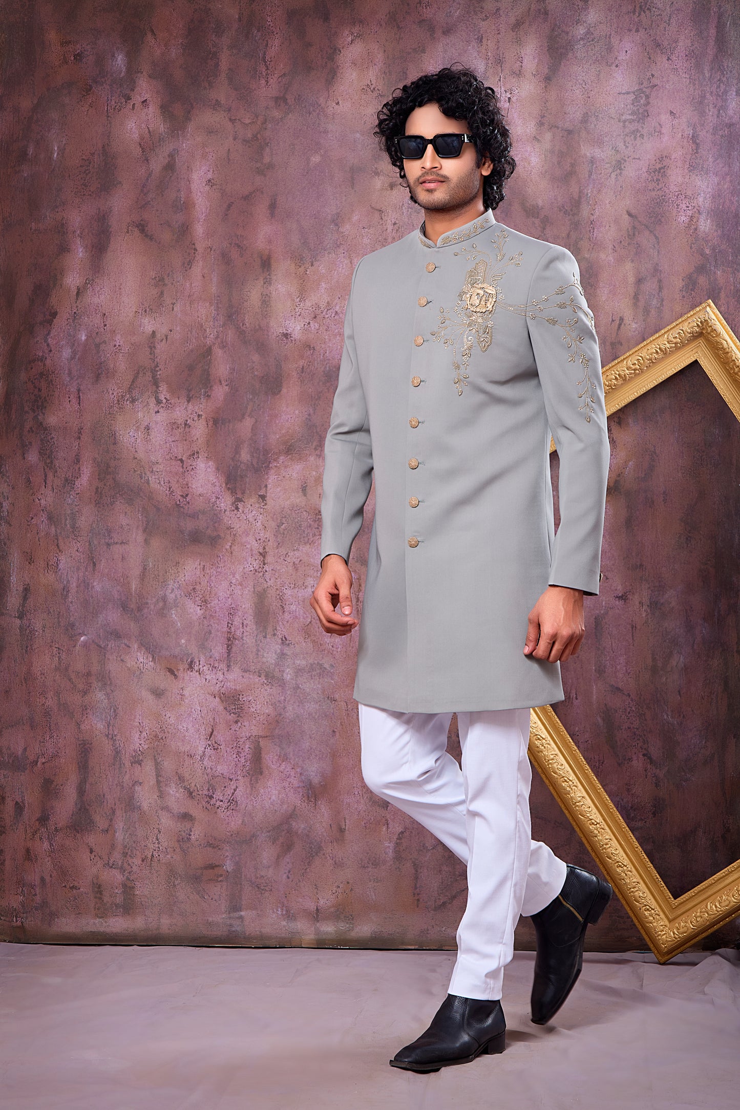 Traditional Indowestren Sherwani.