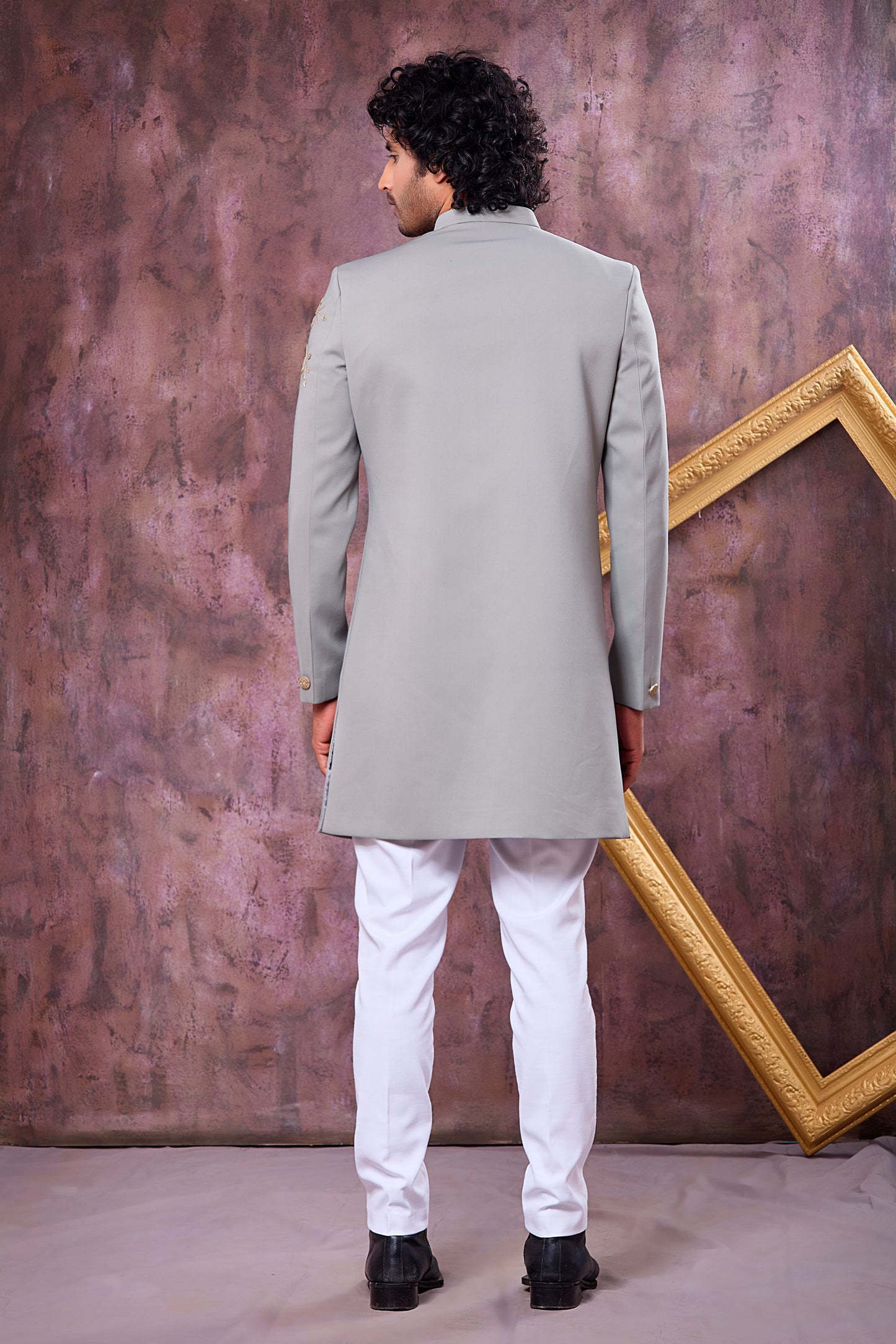 Traditional Indowestren Sherwani.