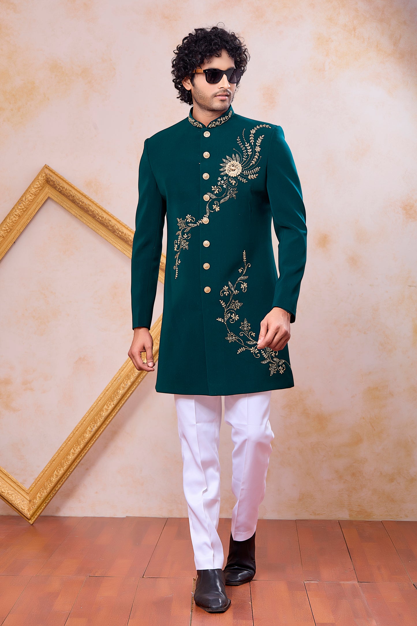 Traditional Indowestren Sherwani.