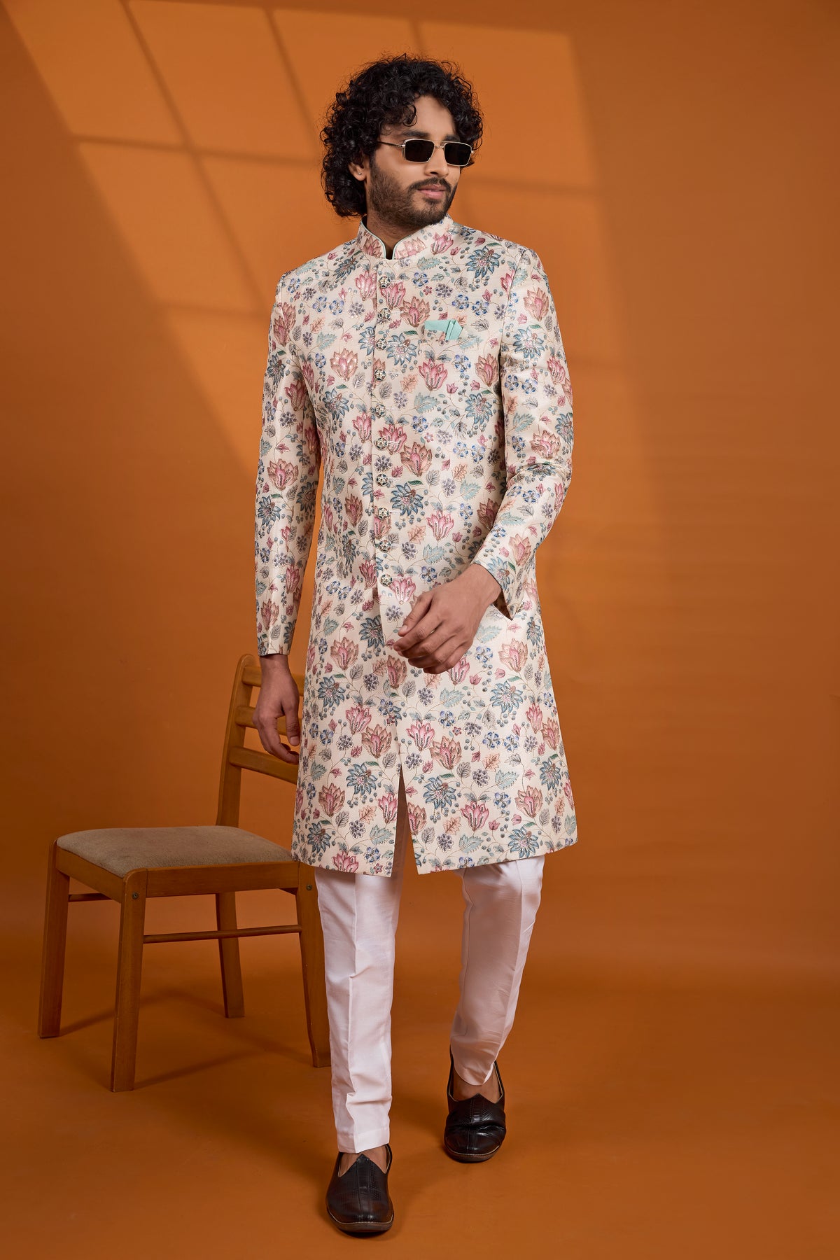 Traditional Indowestren Sherwani.