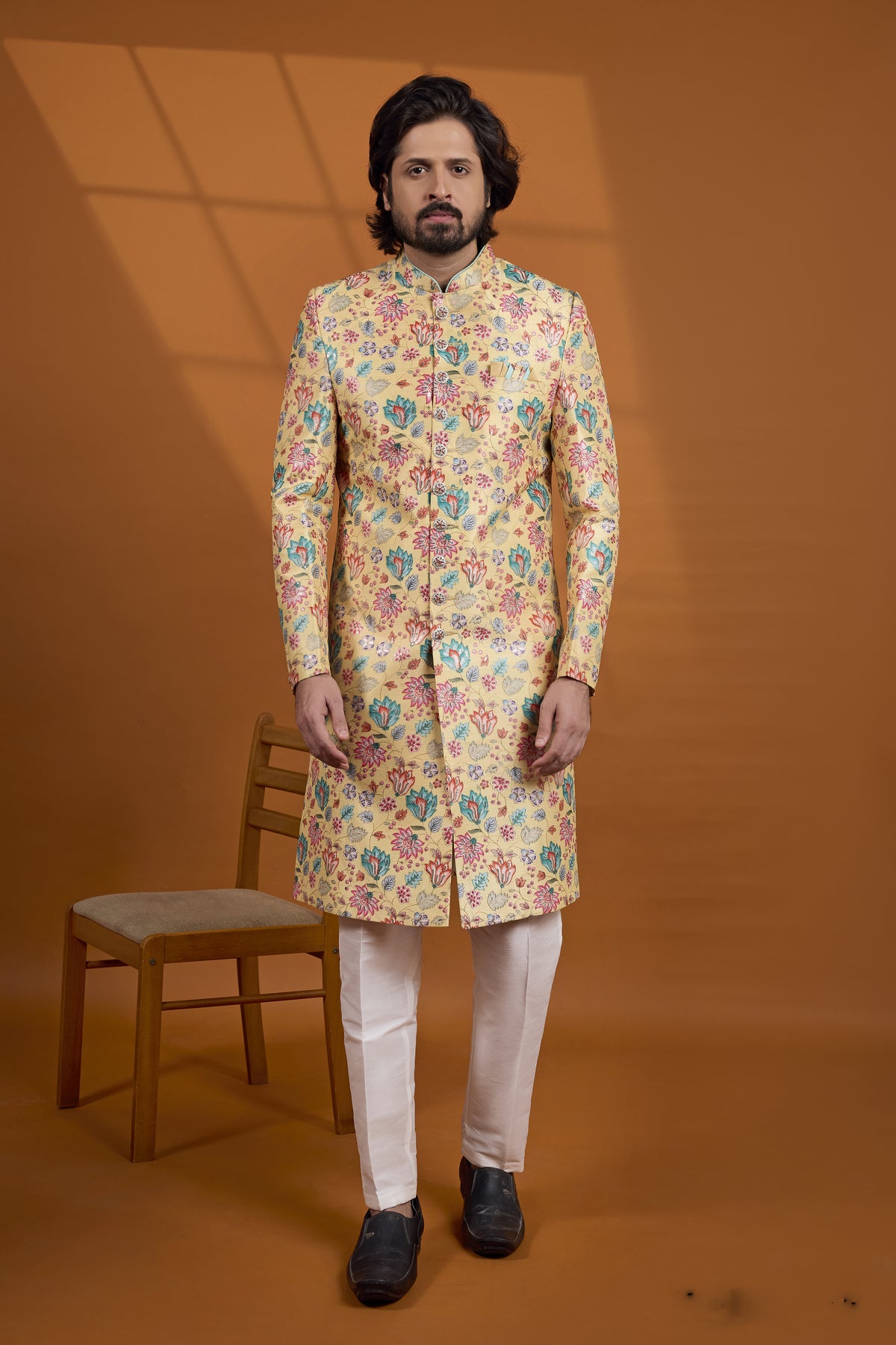 Traditional Indowestren Sherwani.