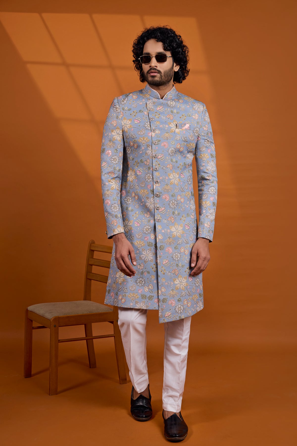 Traditional Indowestren Sherwani.