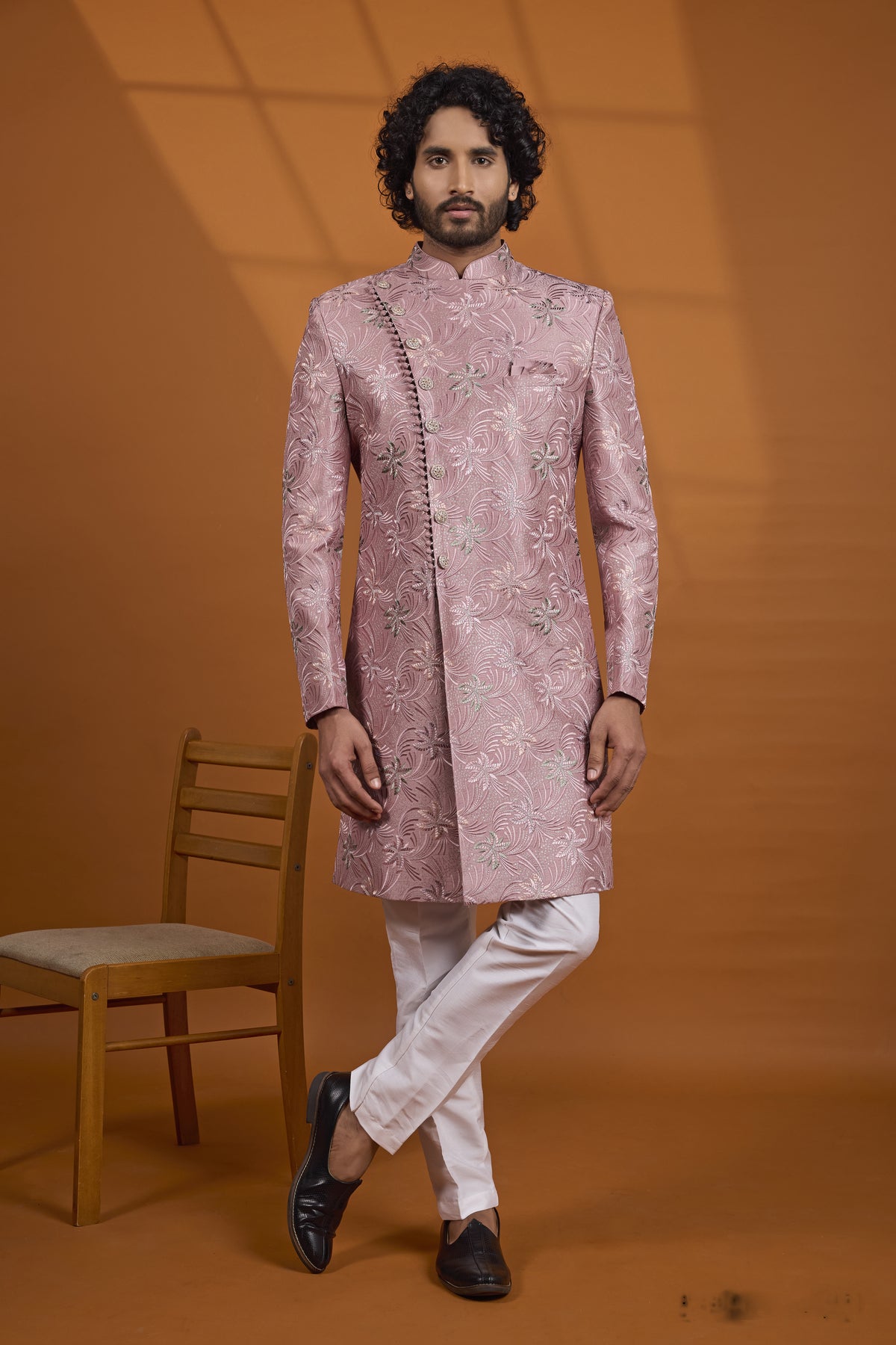 Traditional Indowestren Sherwani.